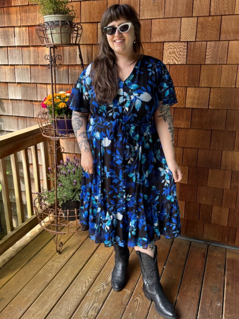 EUC Calvin Klein Blue Floral Ruffle Sleeve V-Neck Tiered Dress in Women's 18W
